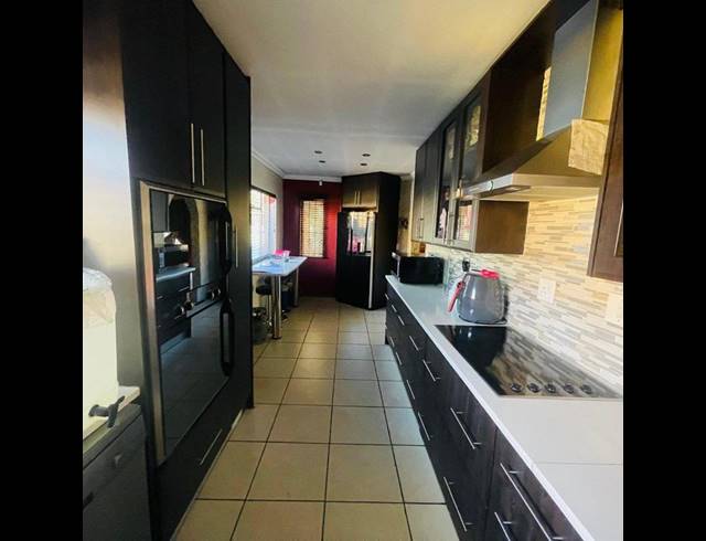 3 BEDROOM HOUSE FOR SALE IN DALPARK EXT 11